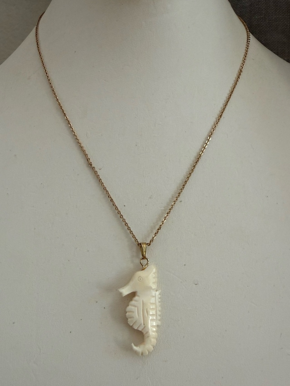 Carved ox bone seahorse pendant gold tone chain - Picture 2 of 7